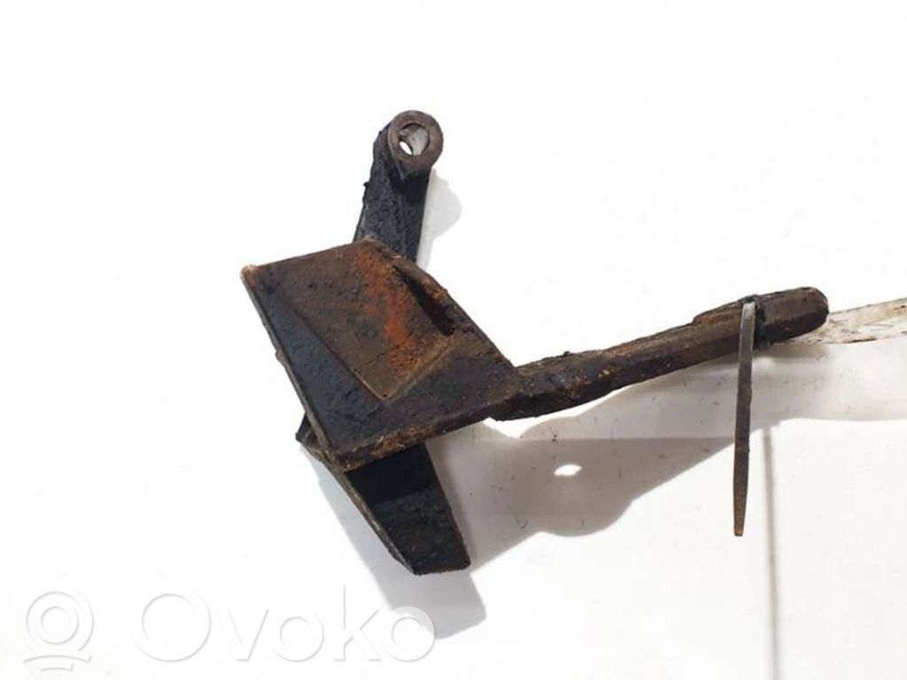 Peugeot 307 Engine mounting bracket 