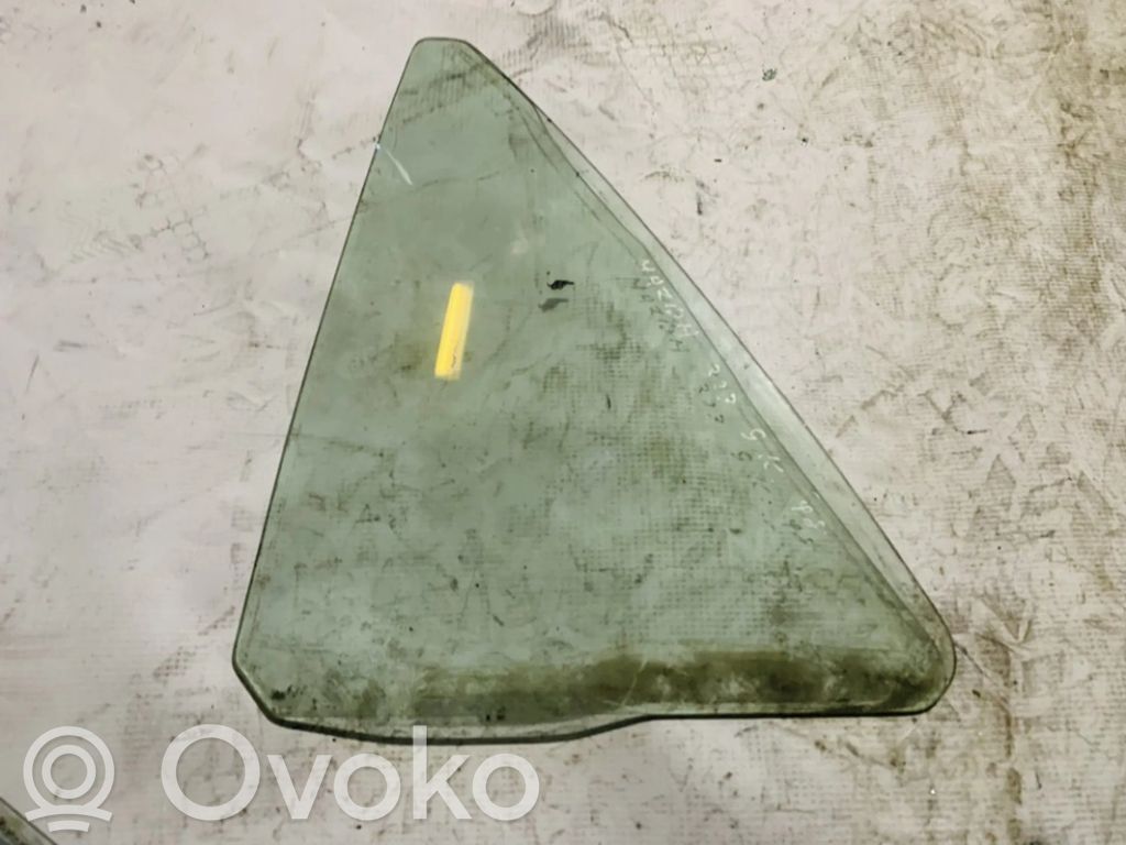 Takakulmaikkunan ikkunalasi