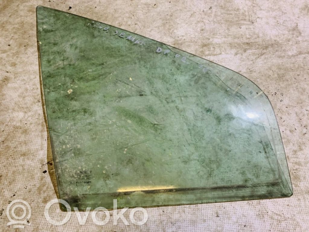 Ventanilla de ventilación de la puerta delantera cuatro puertas