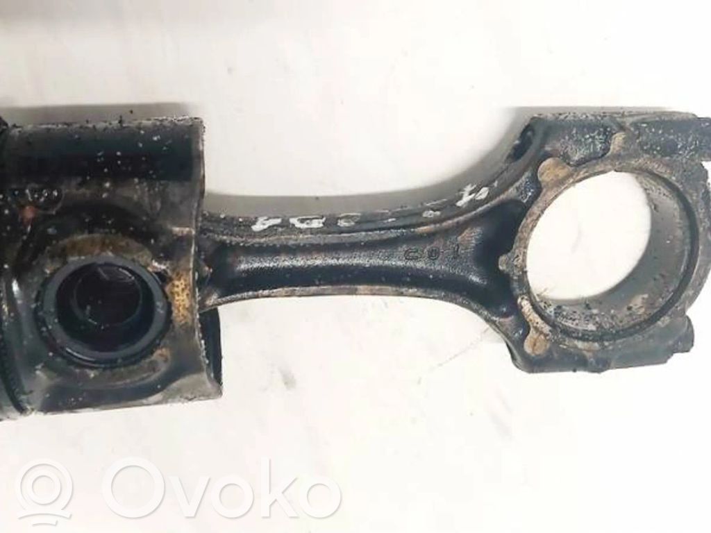 Toyota Avensis T250 Pistone con biella 