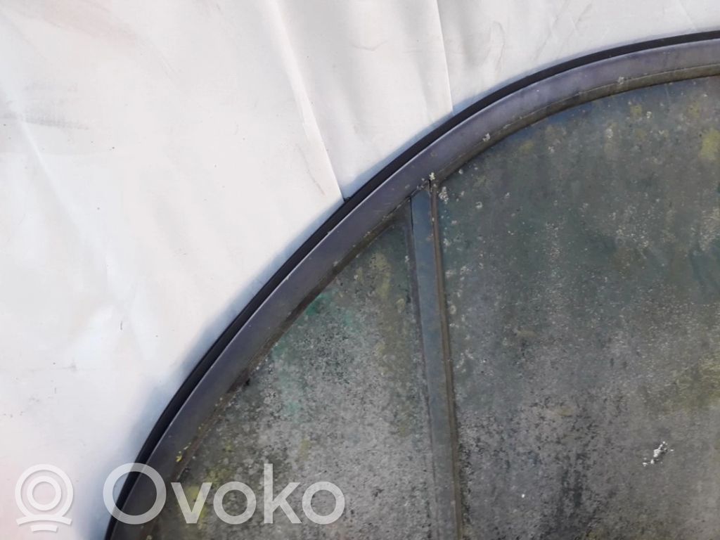Ventanilla de ventilación de la puerta trasera