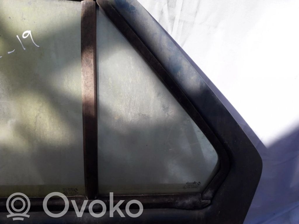 Rear vent window glass