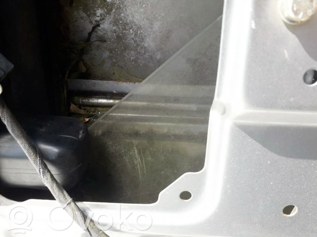 Volkswagen Transporter - Caravelle T4 Vetro del finestrino della portiera anteriore - quattro porte