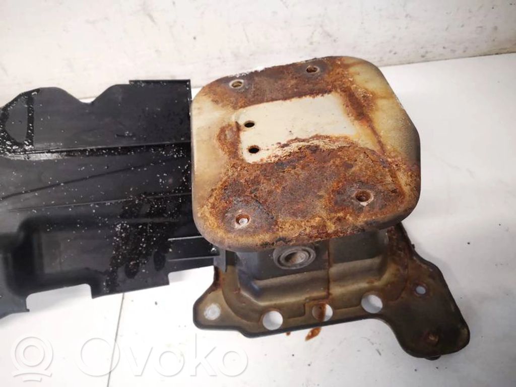 Front bumper mounting bracket