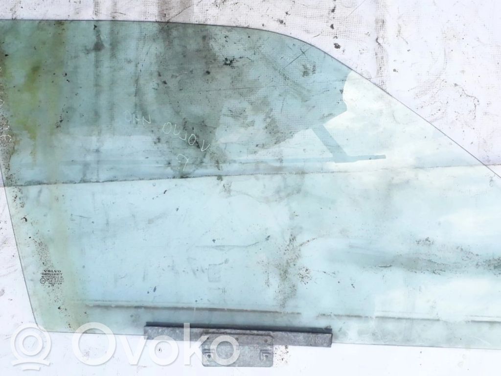 Volvo 440 Vitre de fenêtre porte avant (4 portes)