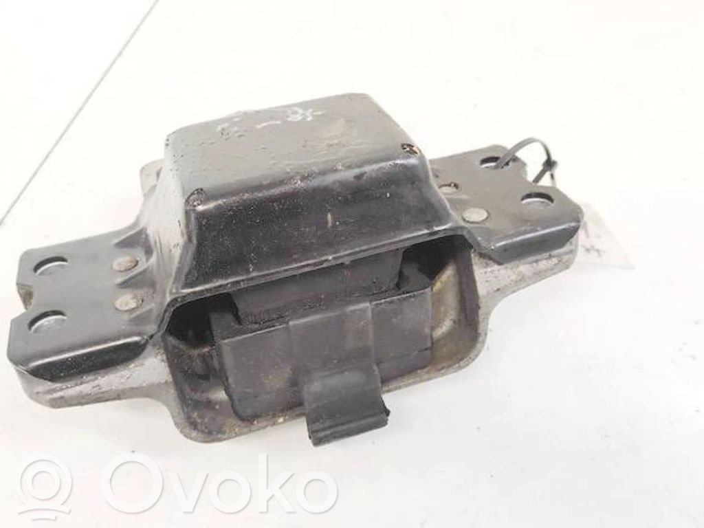 Volkswagen PASSAT B6 Suport tampon motor 