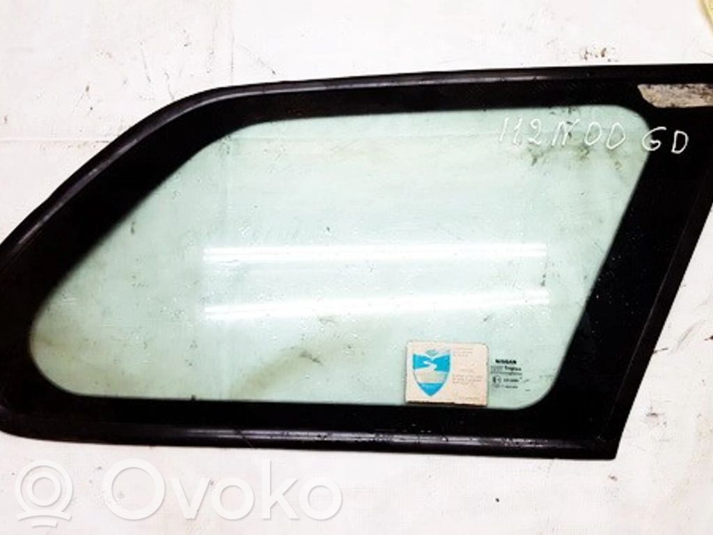 Nissan Primera Takasivuikkuna/-lasi