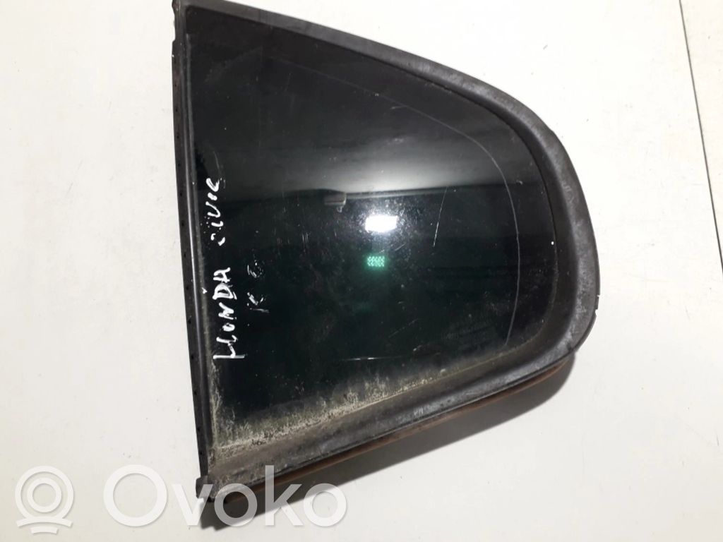 Ventanilla de ventilación de la puerta trasera