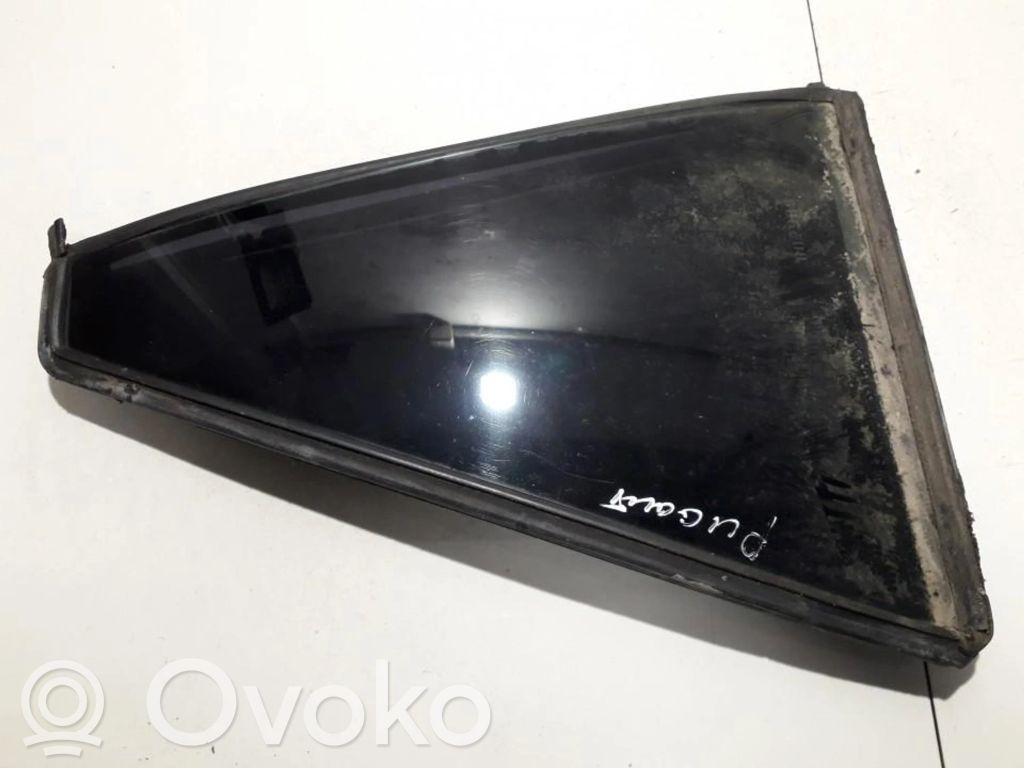 Peugeot 406 Ventanilla de ventilación de la puerta trasera 