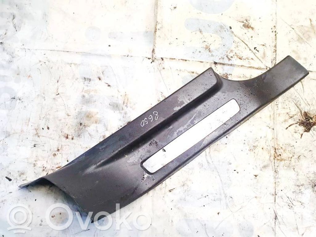 Subaru B9 Tribeca Moldura protectora del borde trasero