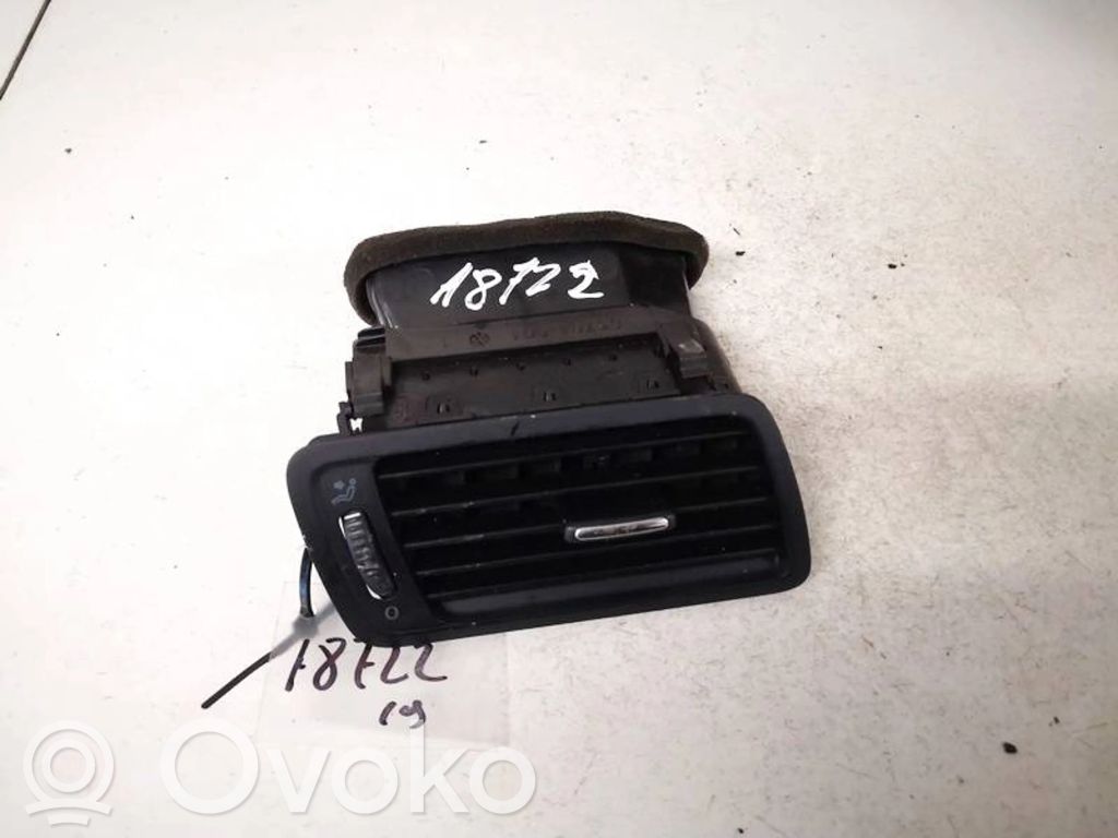 Volkswagen PASSAT B6 Rejilla de ventilación central del panel 