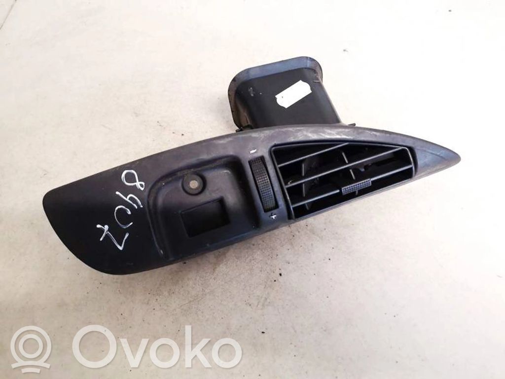 Citroen C8 Dysze / Kratki środkowego nawiewu deski rozdzielczej 