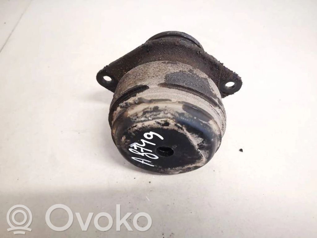 Volkswagen PASSAT B4 Supporto di montaggio del motore 