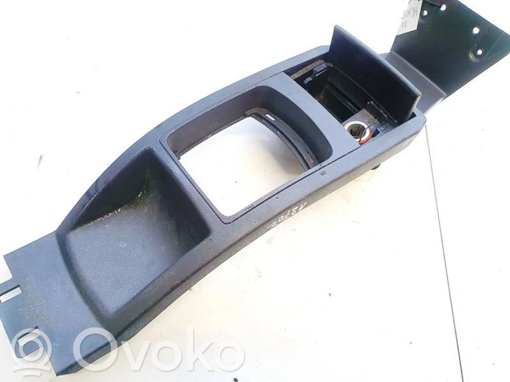 Volkswagen Polo IV 9N3 Popielniczka deski rozdzielczej 