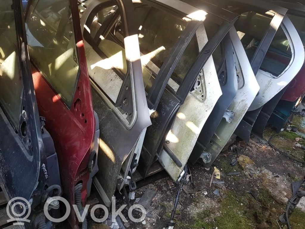 Nissan Primera Drzwi przednie 