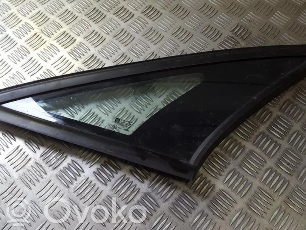 Opel Vectra C Ventanilla de ventilación de la puerta trasera 