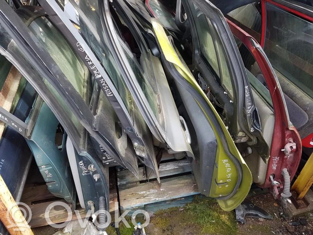Nissan Terrano Tür hinten