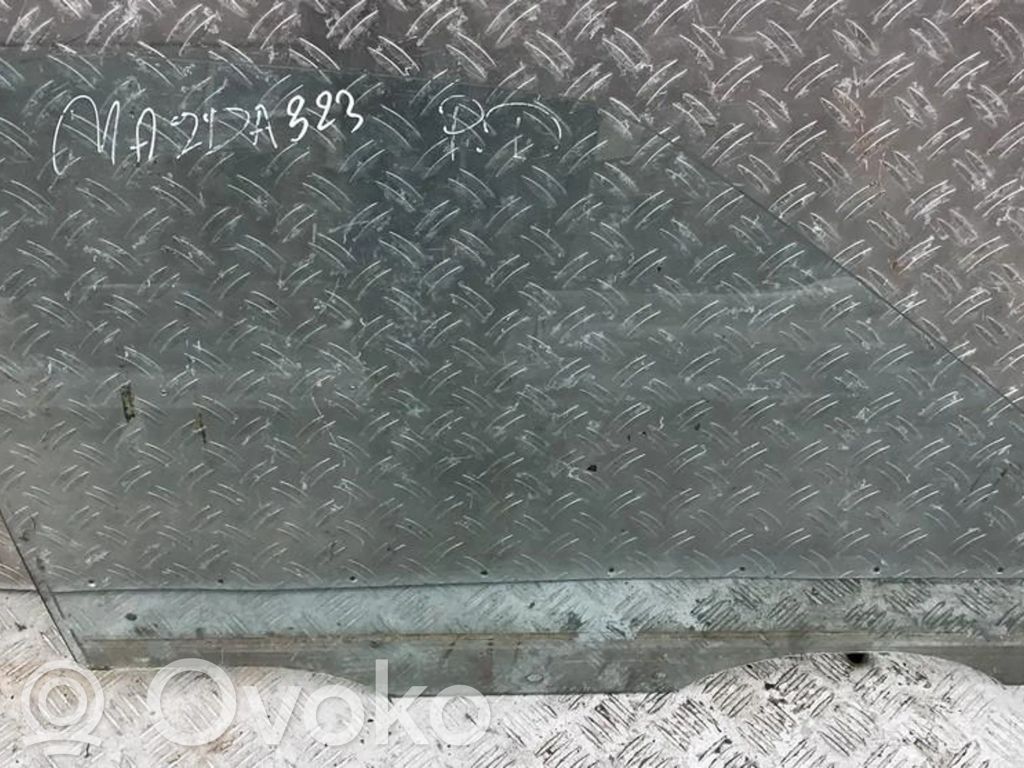 Etuoven ikkunalasi, neliovinen malli
