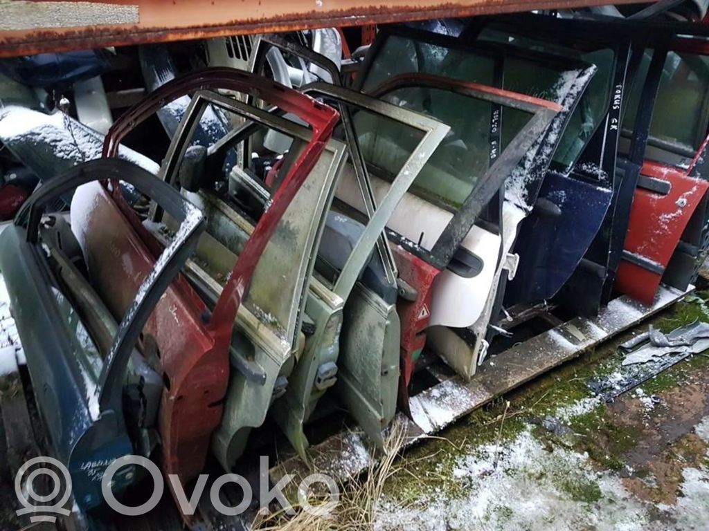 Aizmugurējās durvis   MELYNOS,MELYNOS