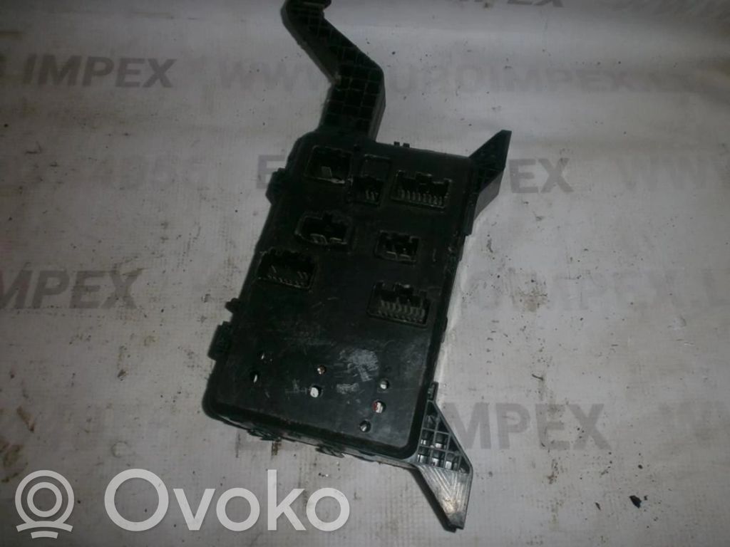 Ford Mondeo Mk III Skrzynka bezpieczników / Komplet 