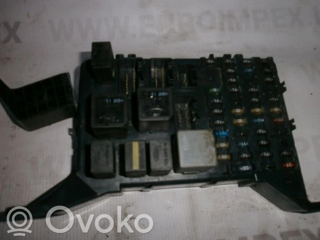 Ford Mondeo Mk III Skrzynka bezpieczników / Komplet 