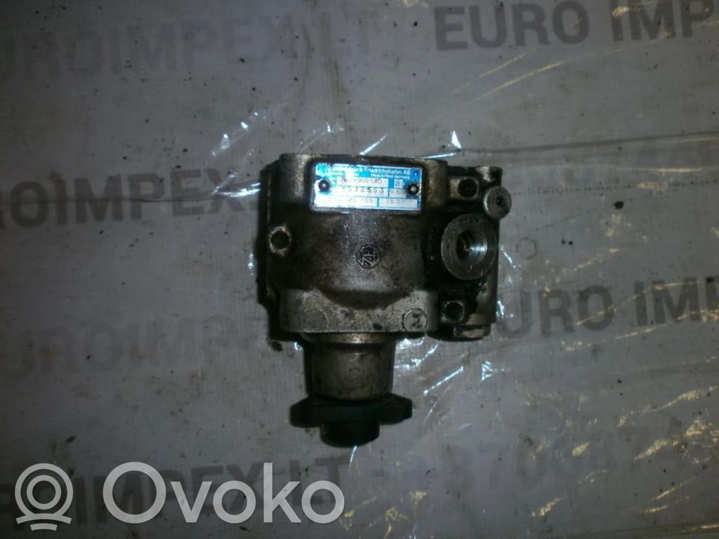 Volkswagen PASSAT B3 Ohjaustehostimen pumppu 