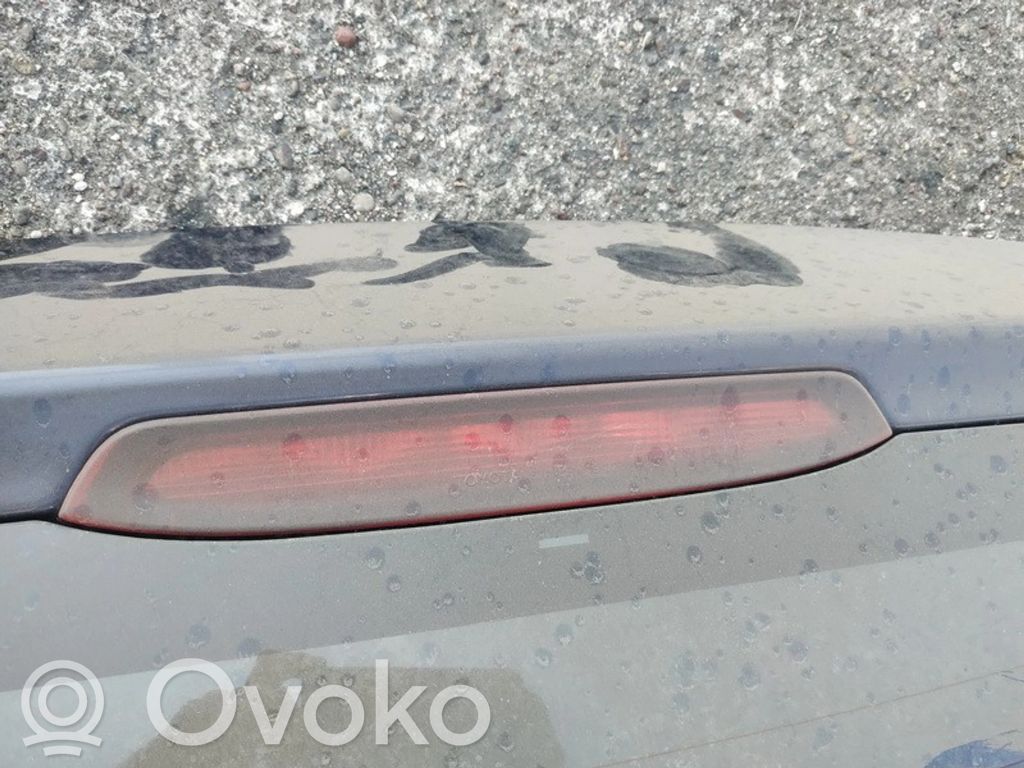 Kolmas/lisäjarruvalo