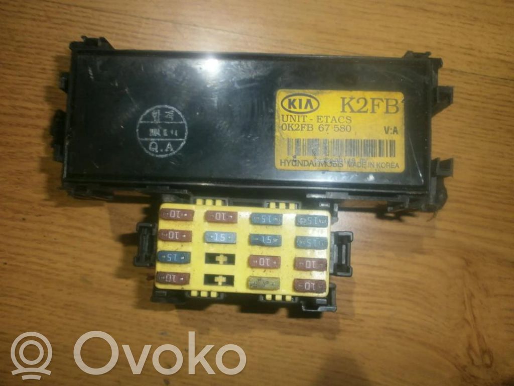 KIA Carens I Skrzynka bezpieczników / Komplet 