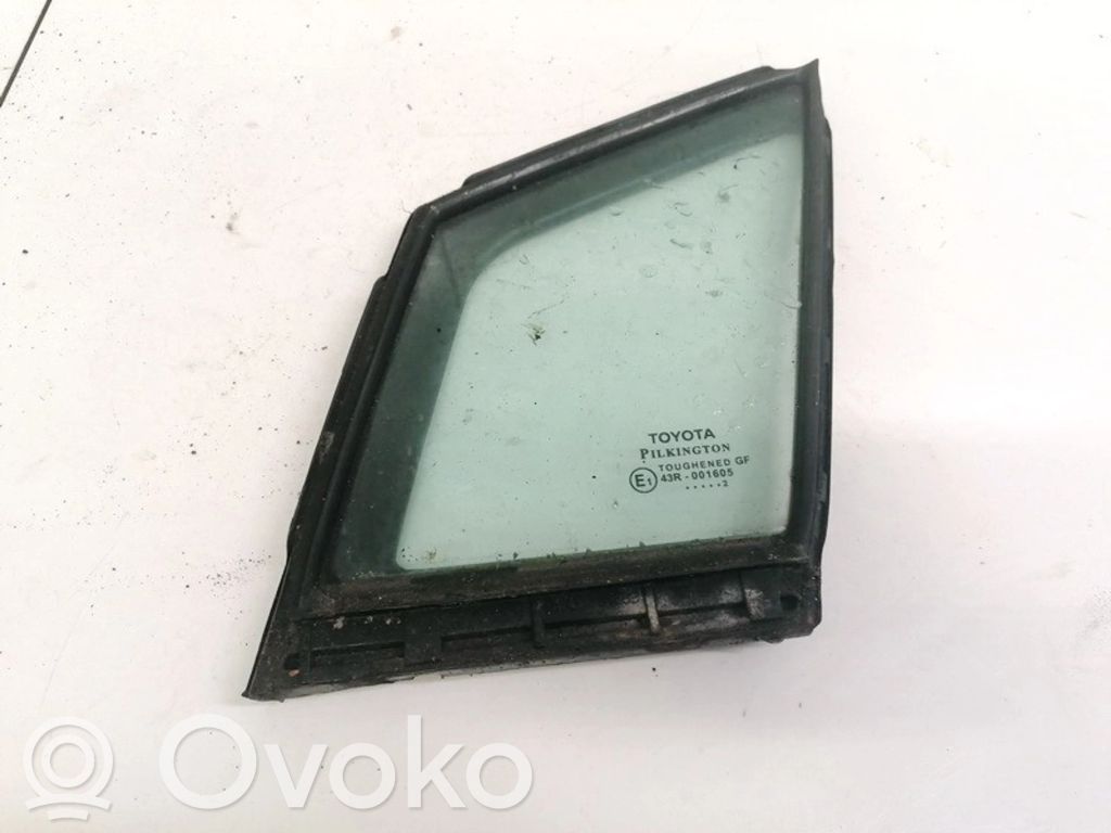 Toyota Avensis T270 Geam ventilare ușă față patru uși 