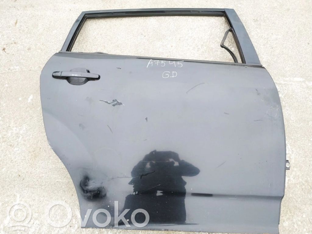 Toyota Corolla Verso AR10 Takaovi 