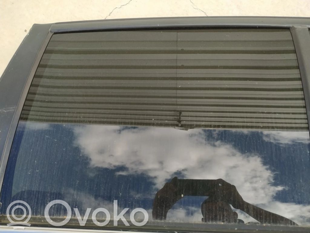 aizmugurējo durvju stikls