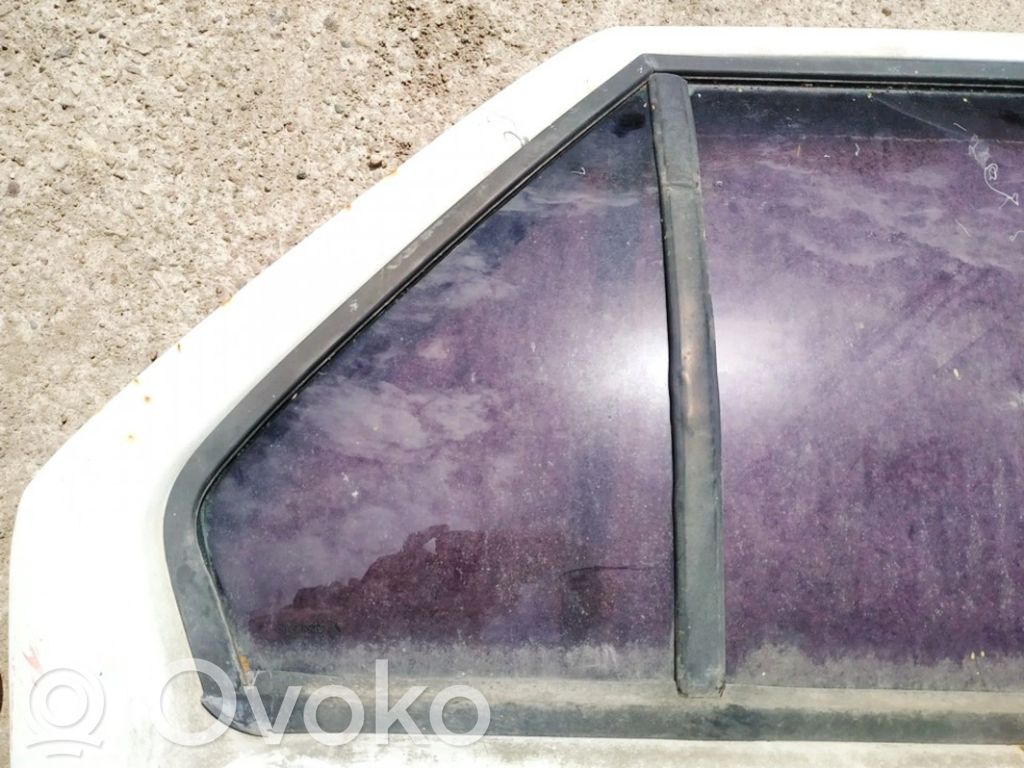 Rear vent window glass