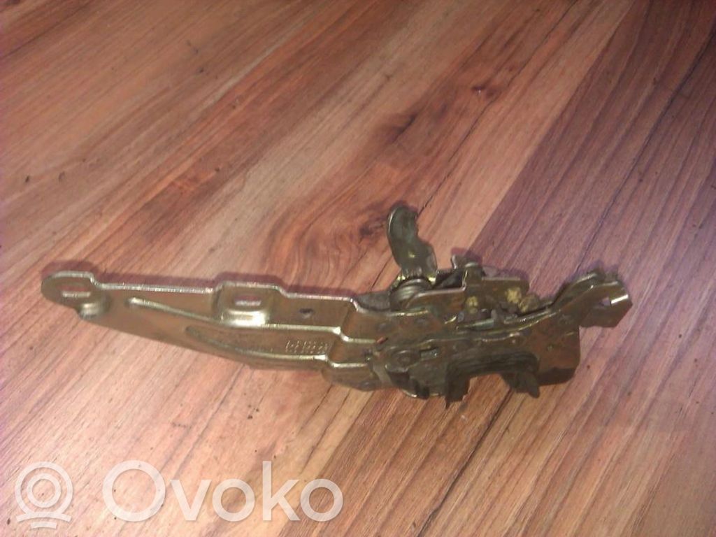 Opel Omega A Takaoven lukko 
