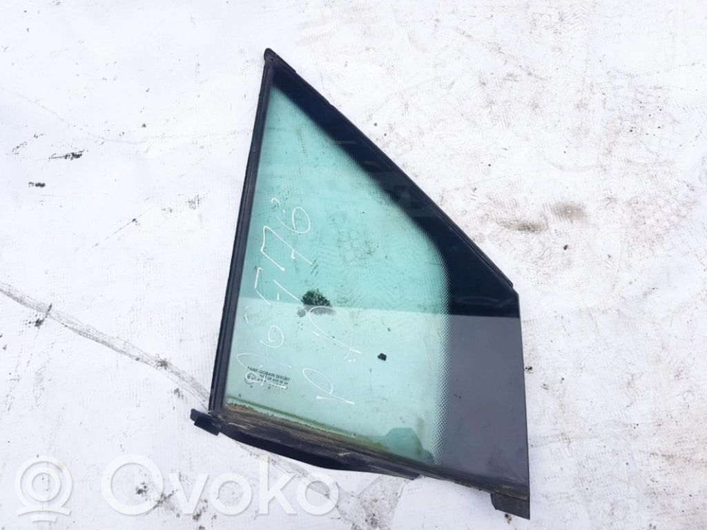 Ventanilla de ventilación de la puerta delantera cuatro puertas