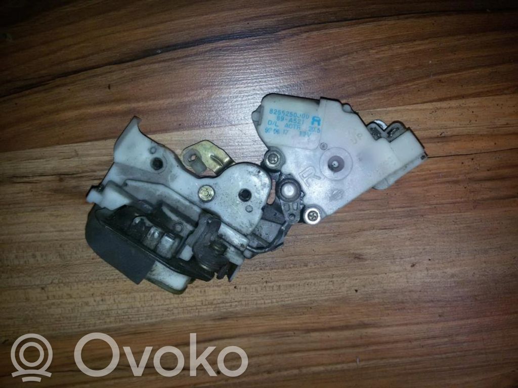 Nissan Primera Zamek drzwi tylnych 