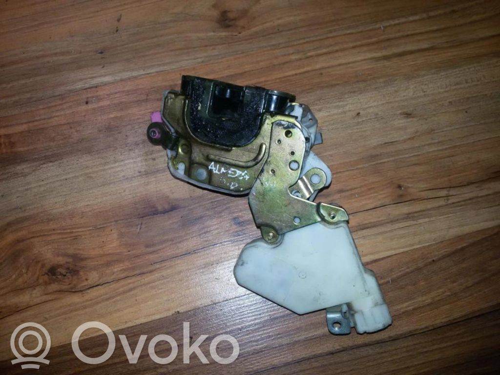 Nissan Almera Zamek drzwi przednich