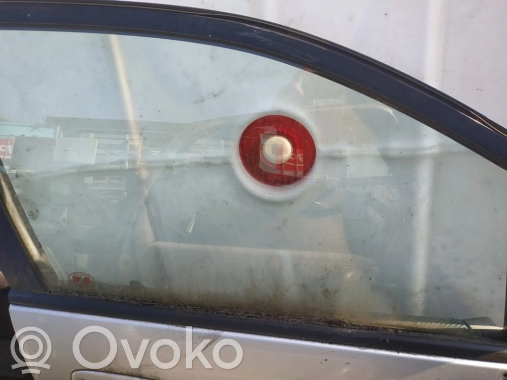 Etuoven ikkunalasi, neliovinen malli