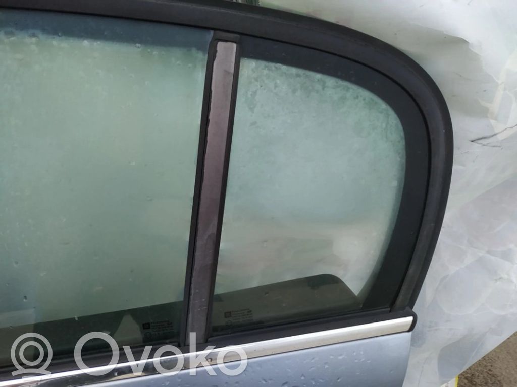 Ventanilla de ventilación de la puerta trasera