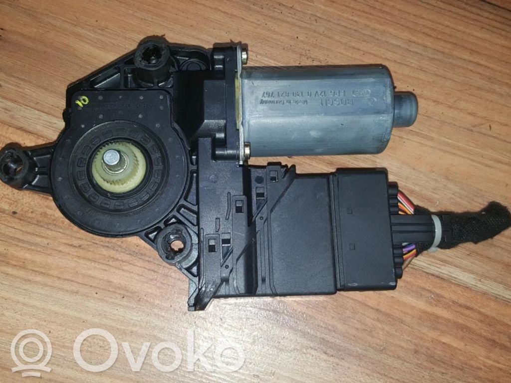 Volkswagen Golf IV Motorino alzacristalli della portiera posteriore 