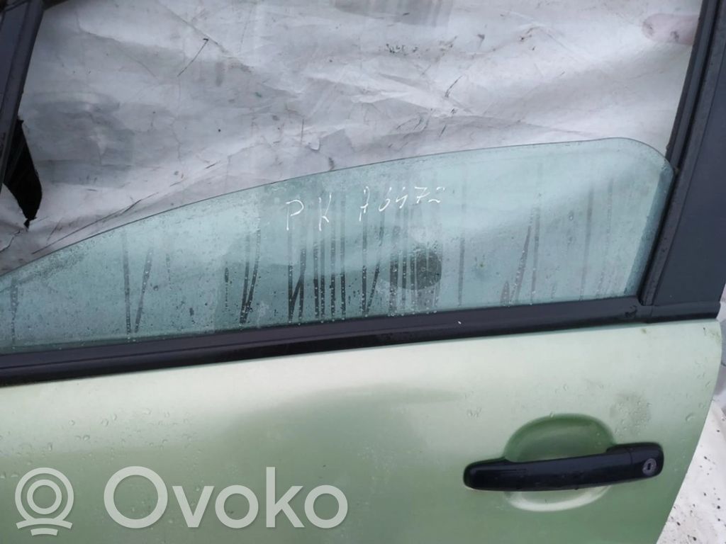 Etuoven ikkunalasi, neliovinen malli