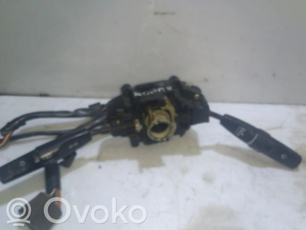 Hyundai Lantra II Pyyhkimen/suuntavilkun vipukytkin 