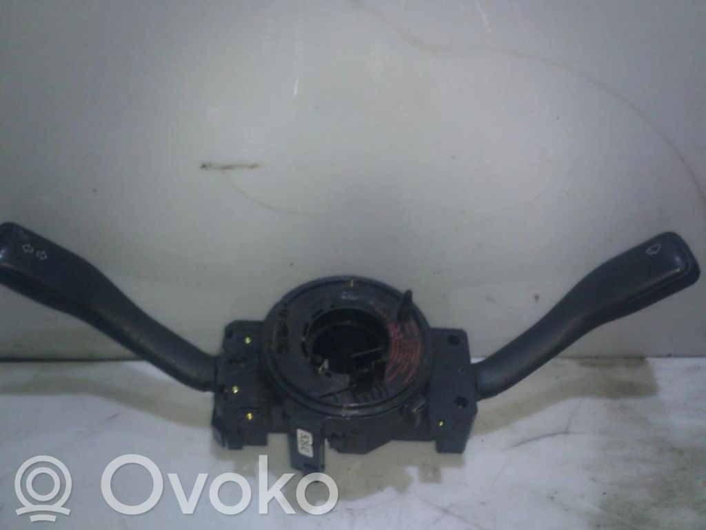 Volkswagen Golf IV Leva/interruttore dell’indicatore di direzione e tergicristallo