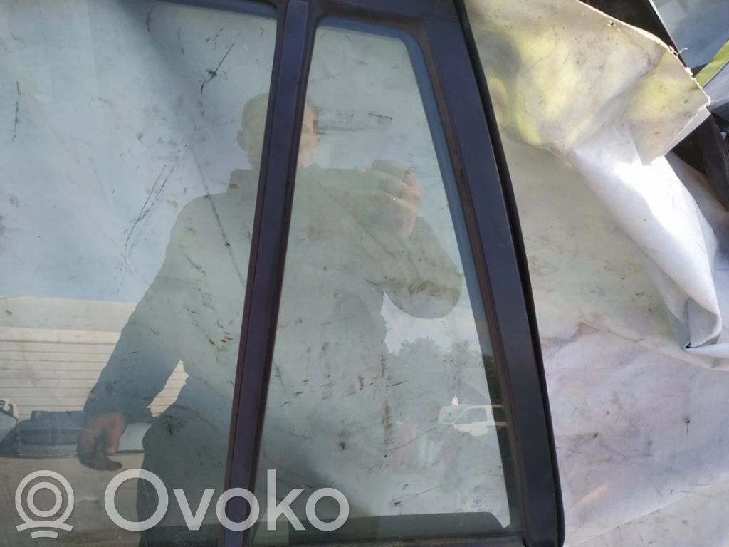 Ventanilla de ventilación de la puerta trasera