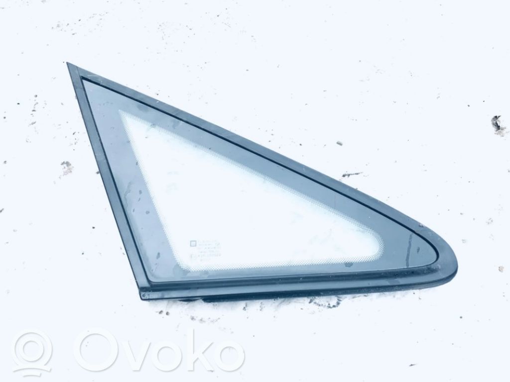 Etukolmioikkuna/-lasi