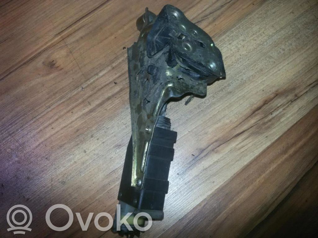 Opel Omega B1 Takaoven lukko 