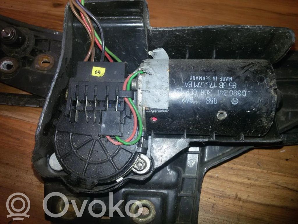 Pyyhkimen moottori   0390241306,85GB17B571BA,0390241306,85GB17B571BA