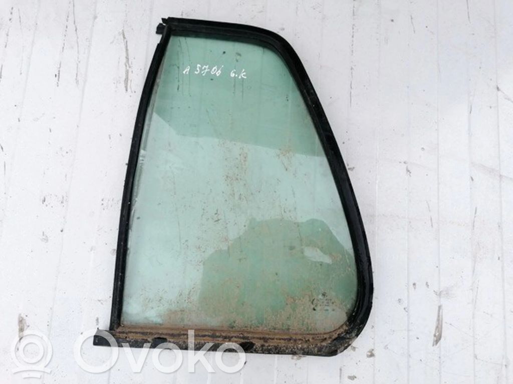 Ventanilla de ventilación de la puerta trasera