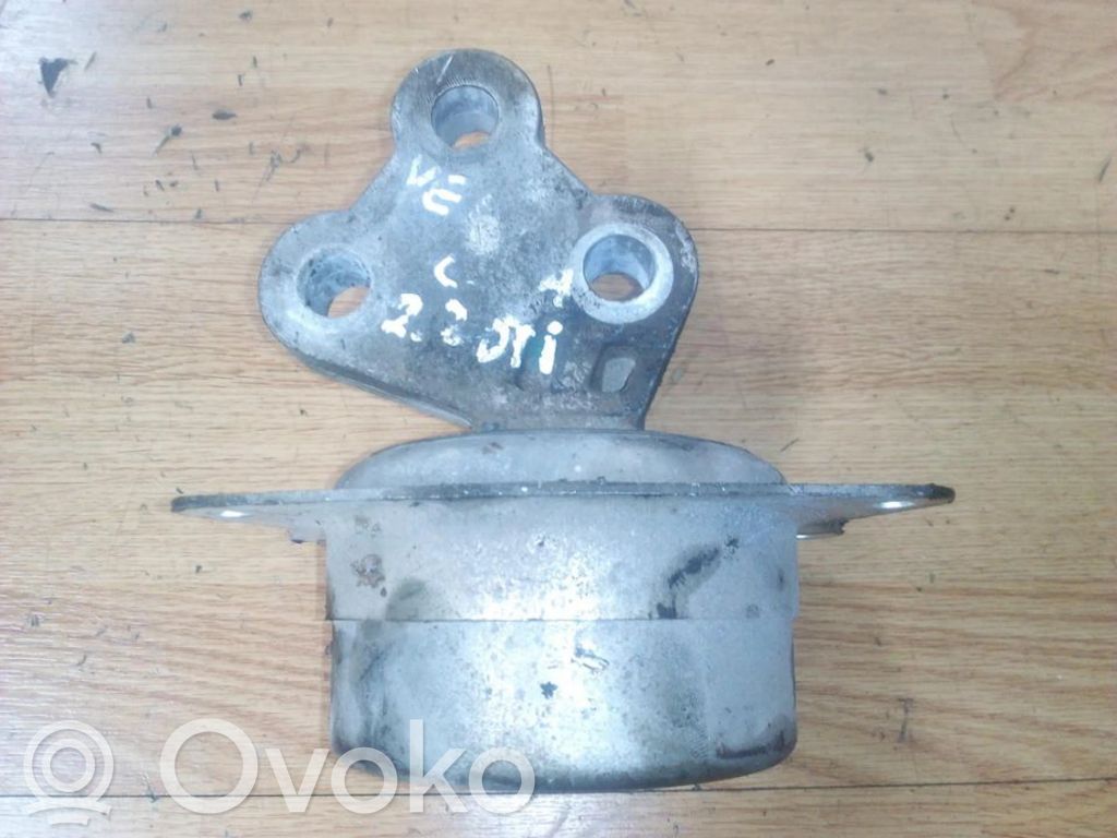 Engine mount bracket   V04643,V04643