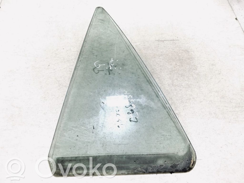 Rear vent window glass