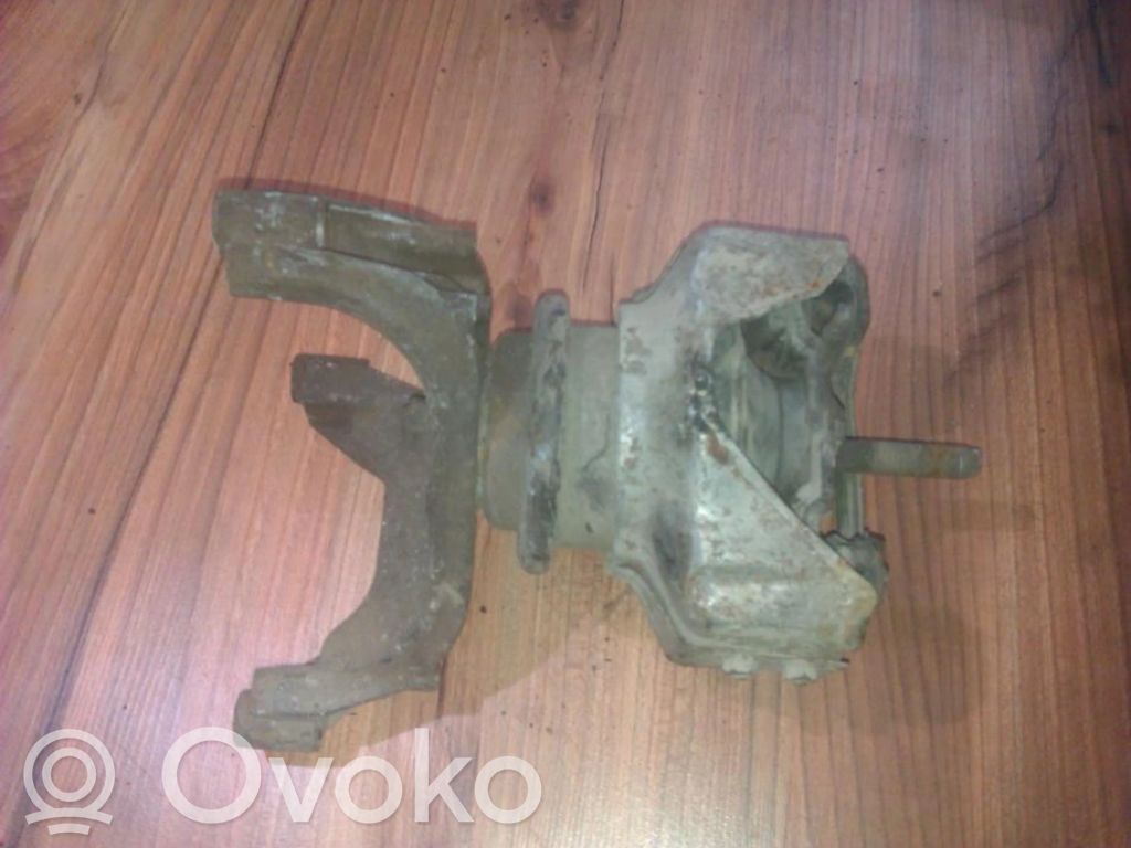 Engine mount bracket